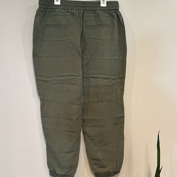 Banana Republic Olive jogger size Medium petite - Picture 4 of 7